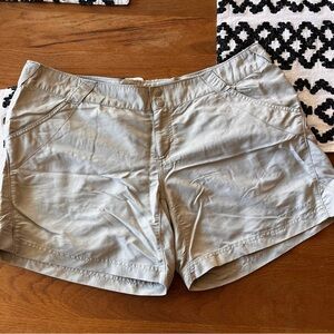 Columbia Omnishade Hiking Outdoor Camping Casual Cream Shorts womens XL